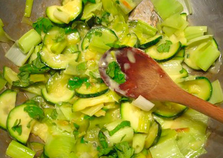 Самый простой рецепт тушеных кабачков с овощами