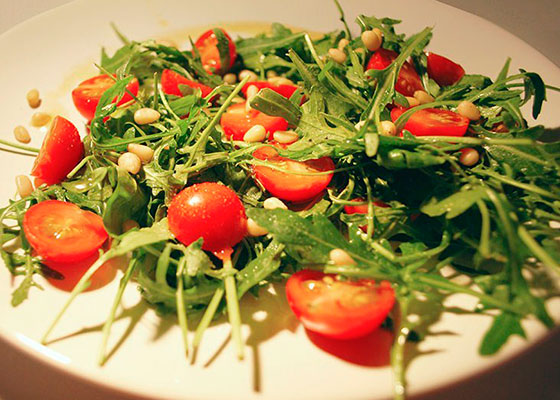 salat pomidory syr rukkola 3