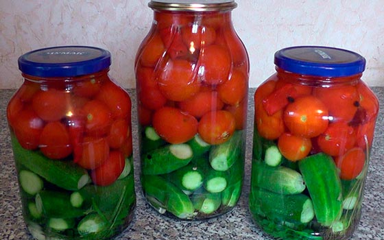 4 великолепных рецепта консервирования помидоров с огурцами